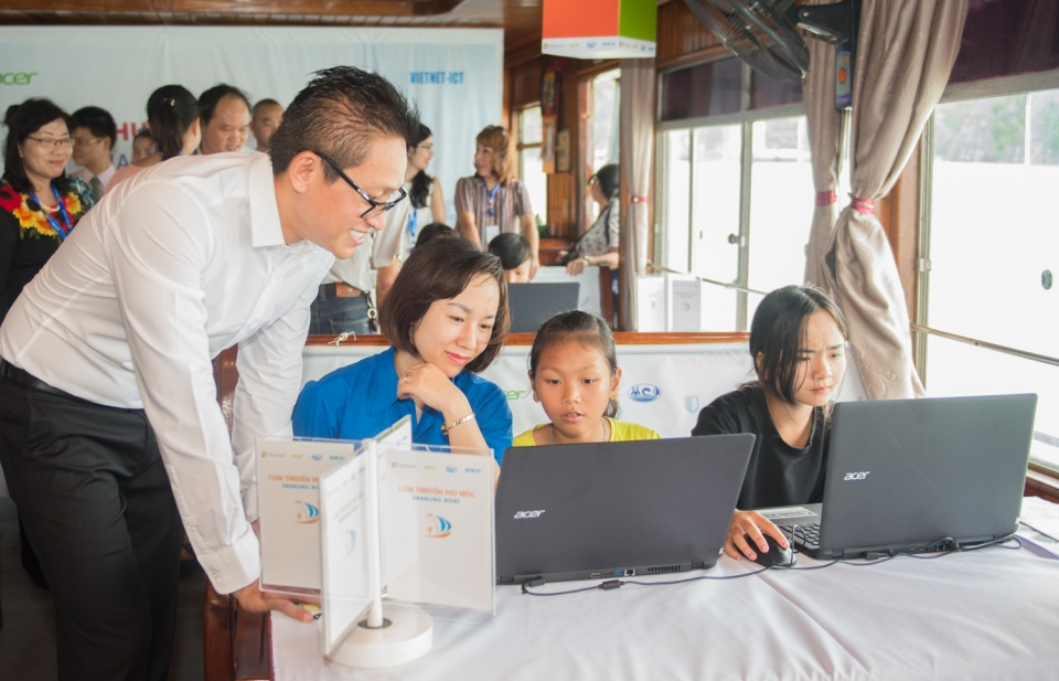 day cntt cho tre em ngheo vung bien