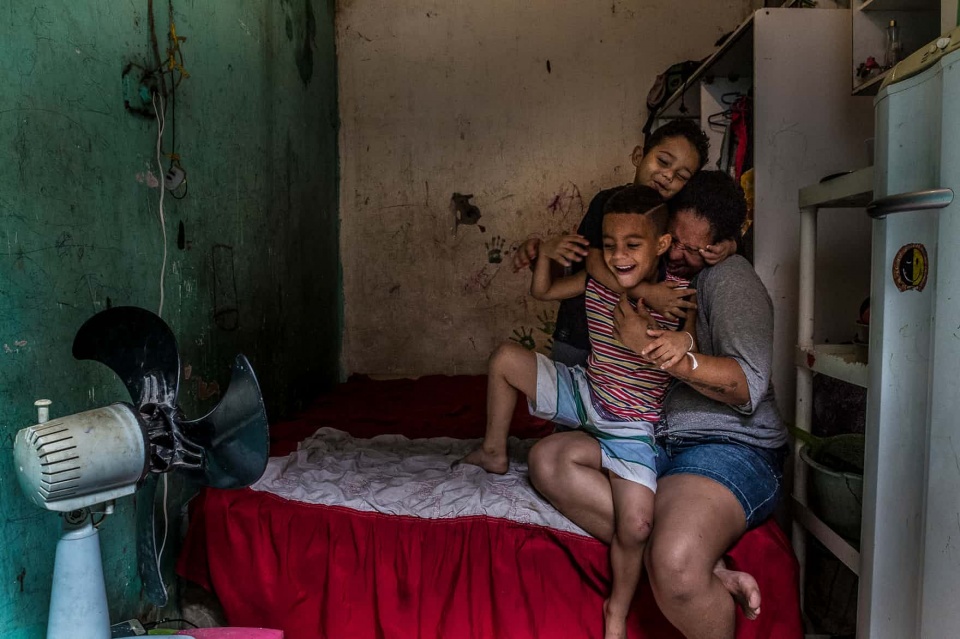 cuoc song trong nhung toa nha bi bo hoang o rio