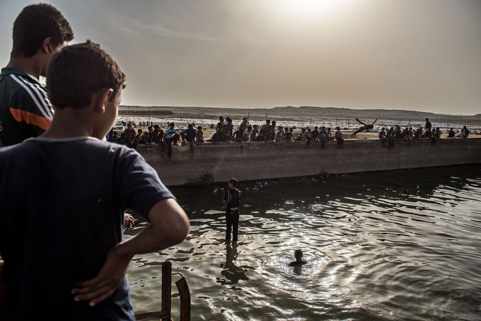 Yêu thương và nụ cười trong các trại tạm trú ở Iraq yeu thuong va nu cuoi trong cac trai tam tru o iraq