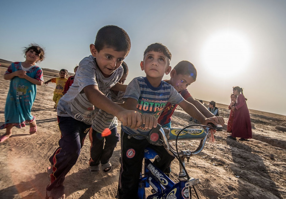 Yêu thương và nụ cười trong các trại tạm trú ở Iraq yeu thuong va nu cuoi trong cac trai tam tru o iraq