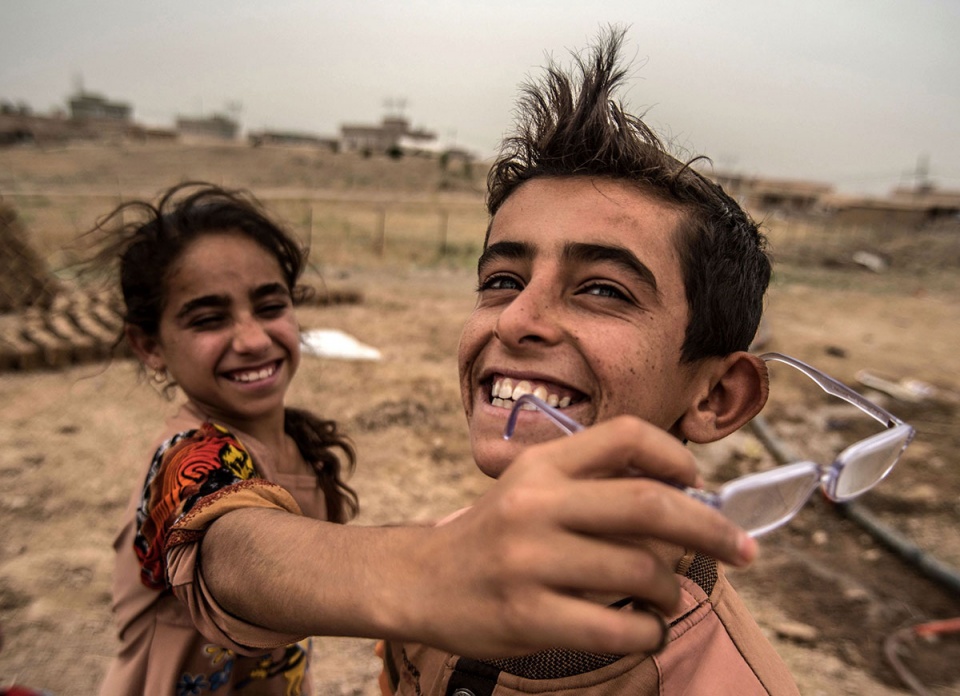 Yêu thương và nụ cười trong các trại tạm trú ở Iraq yeu thuong va nu cuoi trong cac trai tam tru o iraq