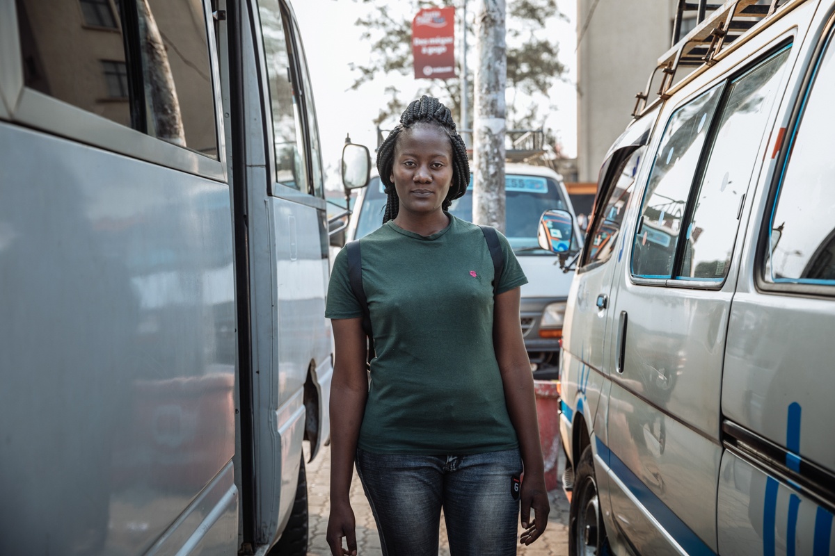 chien dau voi bong ma ebola