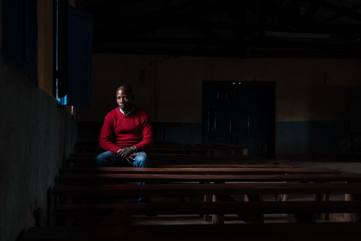 chien dau voi bong ma ebola