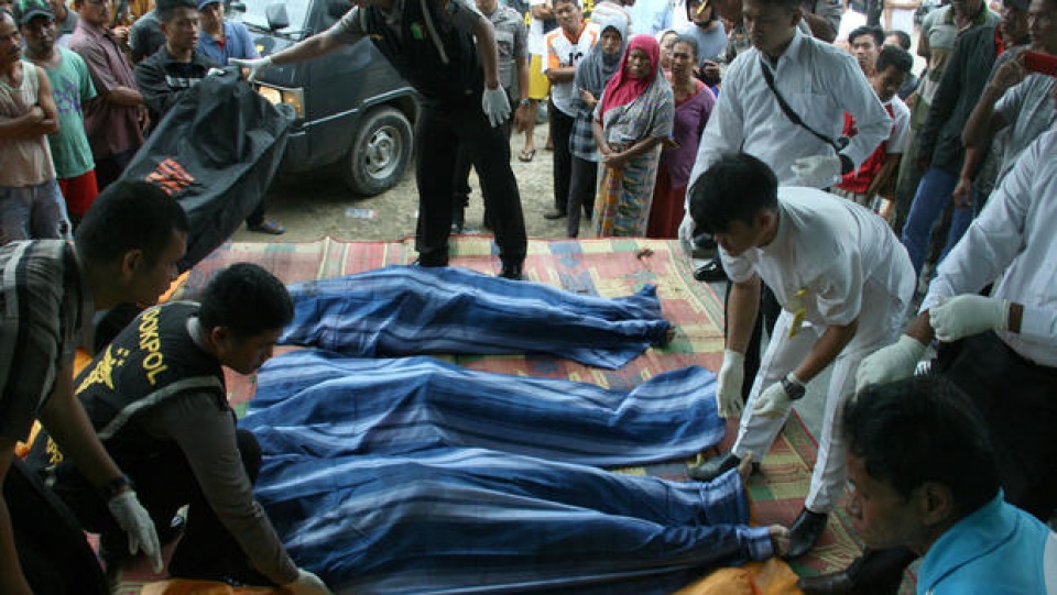 Đắm tàu ở Indonesia: Bắt giữ 2 thuyền viên, hàng chục người mất tích dam tau o indonesia bat giu 2 thuyen vien hang chuc nguoi mat tich