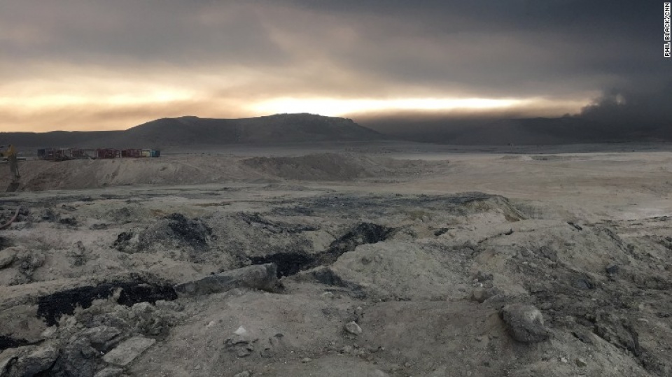 Đốt các giếng dầu - Di sản độc hại của IS dot cac gieng dau di san doc hai cua is