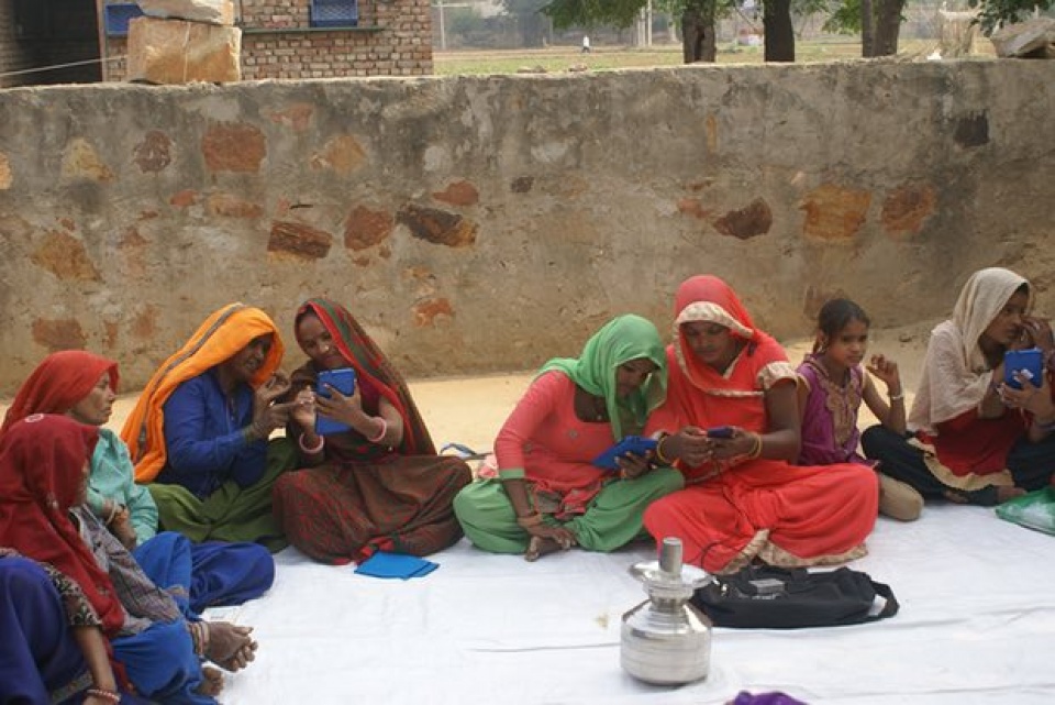 Ấn Độ: Internet thay đổi cuộc sống của phụ nữ nông thôn an do internet thay doi cuoc song cua phu nu nong thon