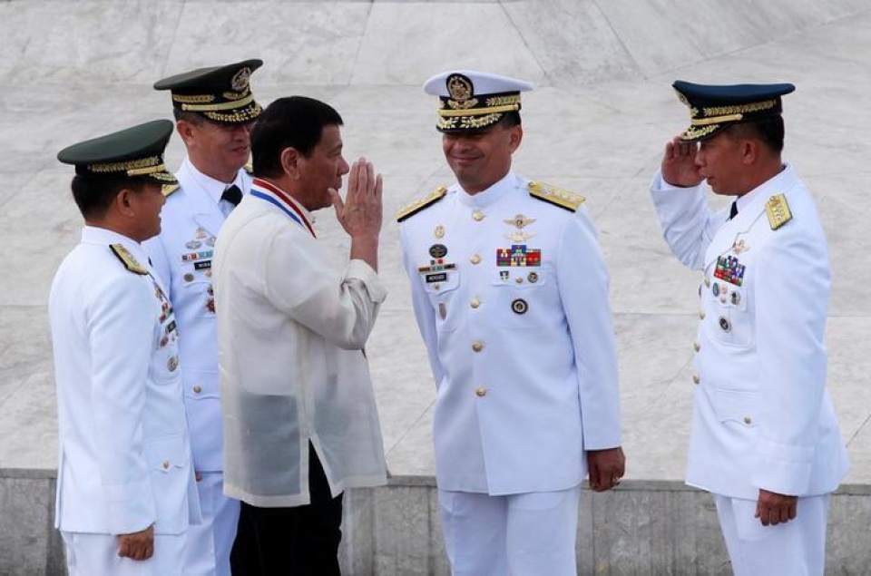 tong thong philippines muon doi dia diem tap tran voi my khoi bien dong