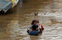 nhat ban doc toan luc tim kiem va cuu ho cac nan nhan do mua lu