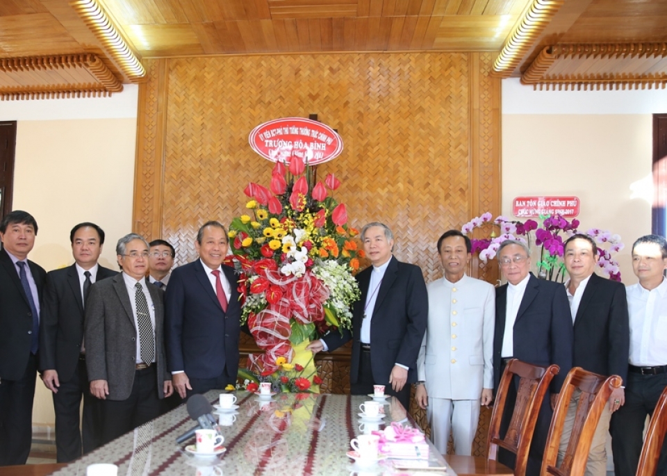 pho thu tuong thuong truc chuc mung giang sinh do ng ba o cong giao kon tum