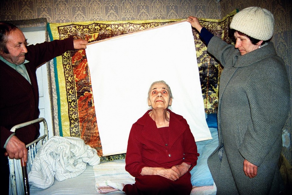 cuon ho chieu cho nhung nguoi gia bi lang quen