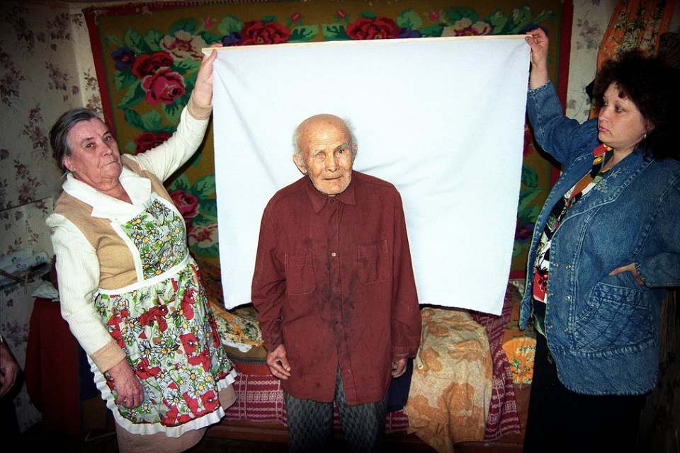 cuon ho chieu cho nhung nguoi gia bi lang quen