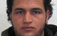 my o to dam va o cu a ha ng starbucks nhieu nguoi bi thuong