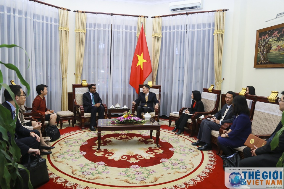 thu truong le hoai trung tiep pho chu tich aiib