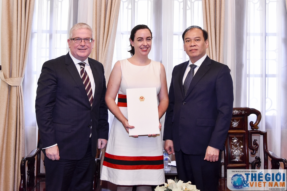 Trao giấy chấp nhận Tổng Lãnh sự Australia tại TP. Hồ Chí Minh trao giay chap nhan tong lanh su australia tai tp ho chi minh