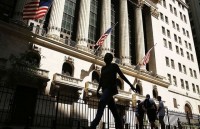 hai cau voi xam chiem bai bien california khi chinh phu my dong cua