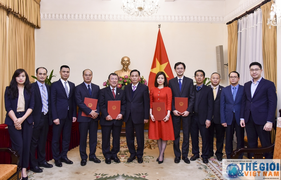 Thứ trưởng Lê Hoài Trung trao quyết định điều động cán bộ lãnh đạo, quản lý