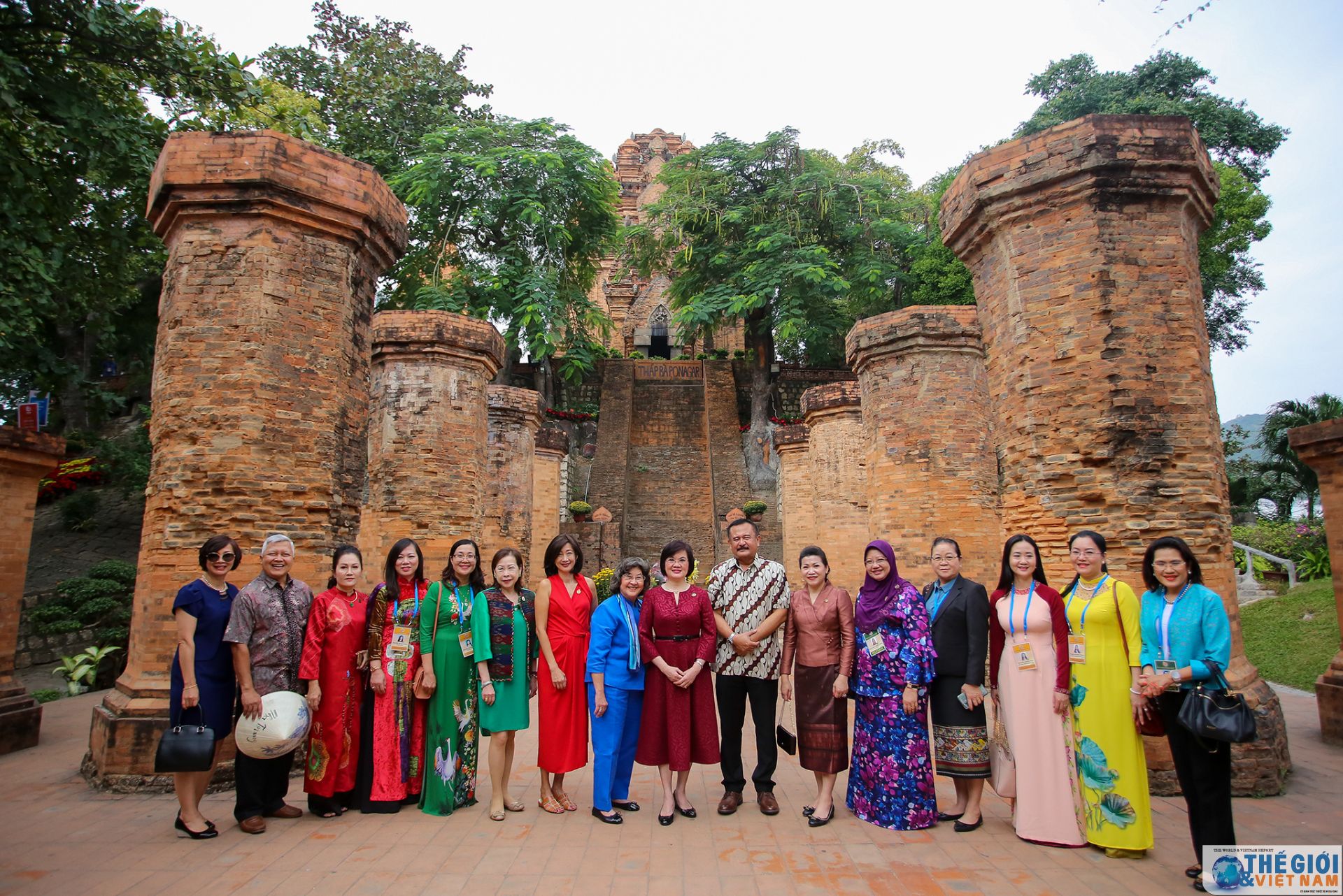 ben le amm retreat phu nhan phu quan ngoai truong asean hao hung kham pha nha trang