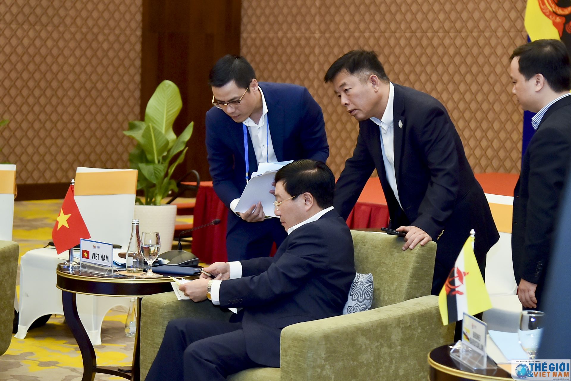 toan canh amm retreat nhung dong gop tham lang cung tao nen thanh cong