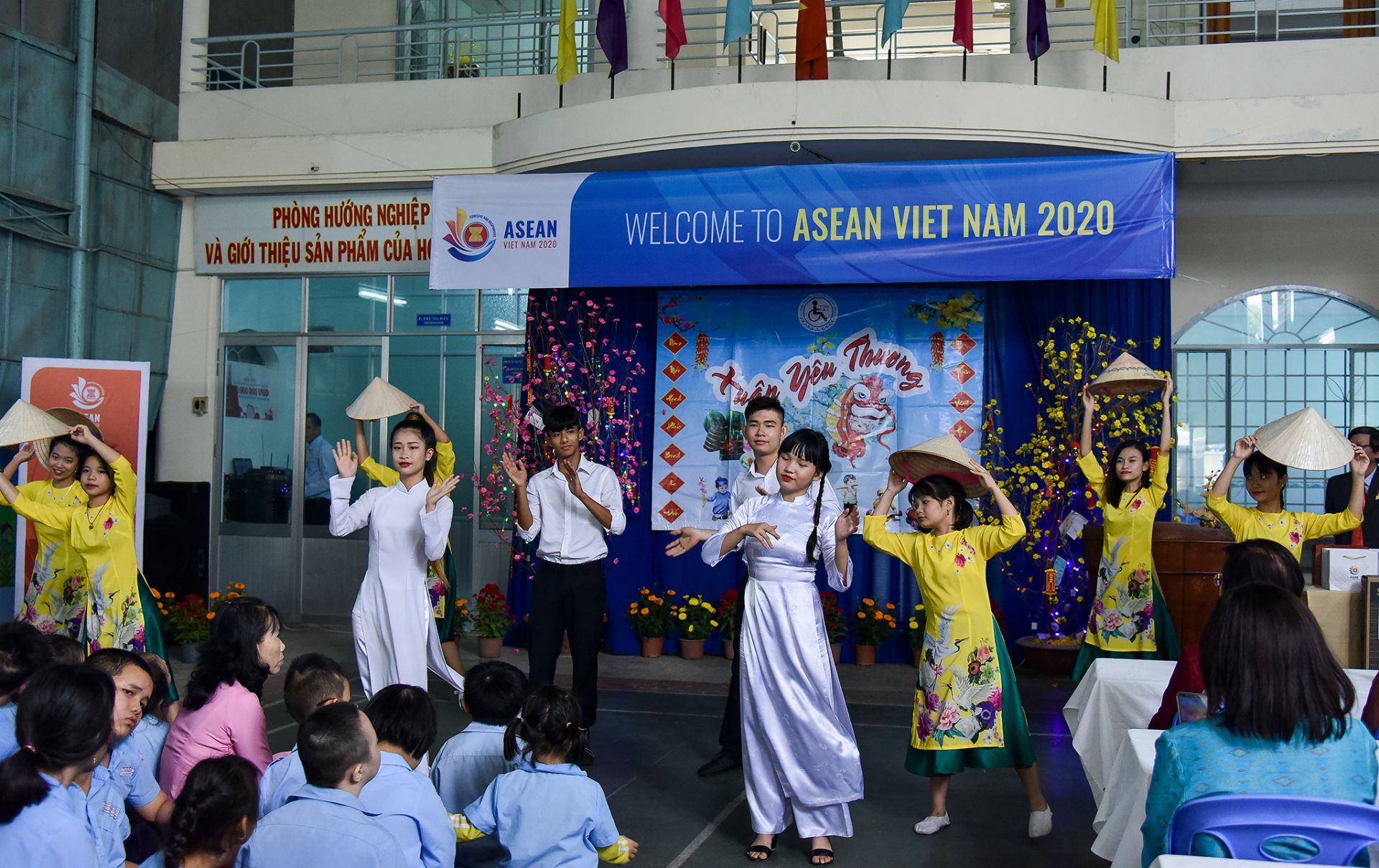 toan canh amm retreat nhung dong gop tham lang cung tao nen thanh cong