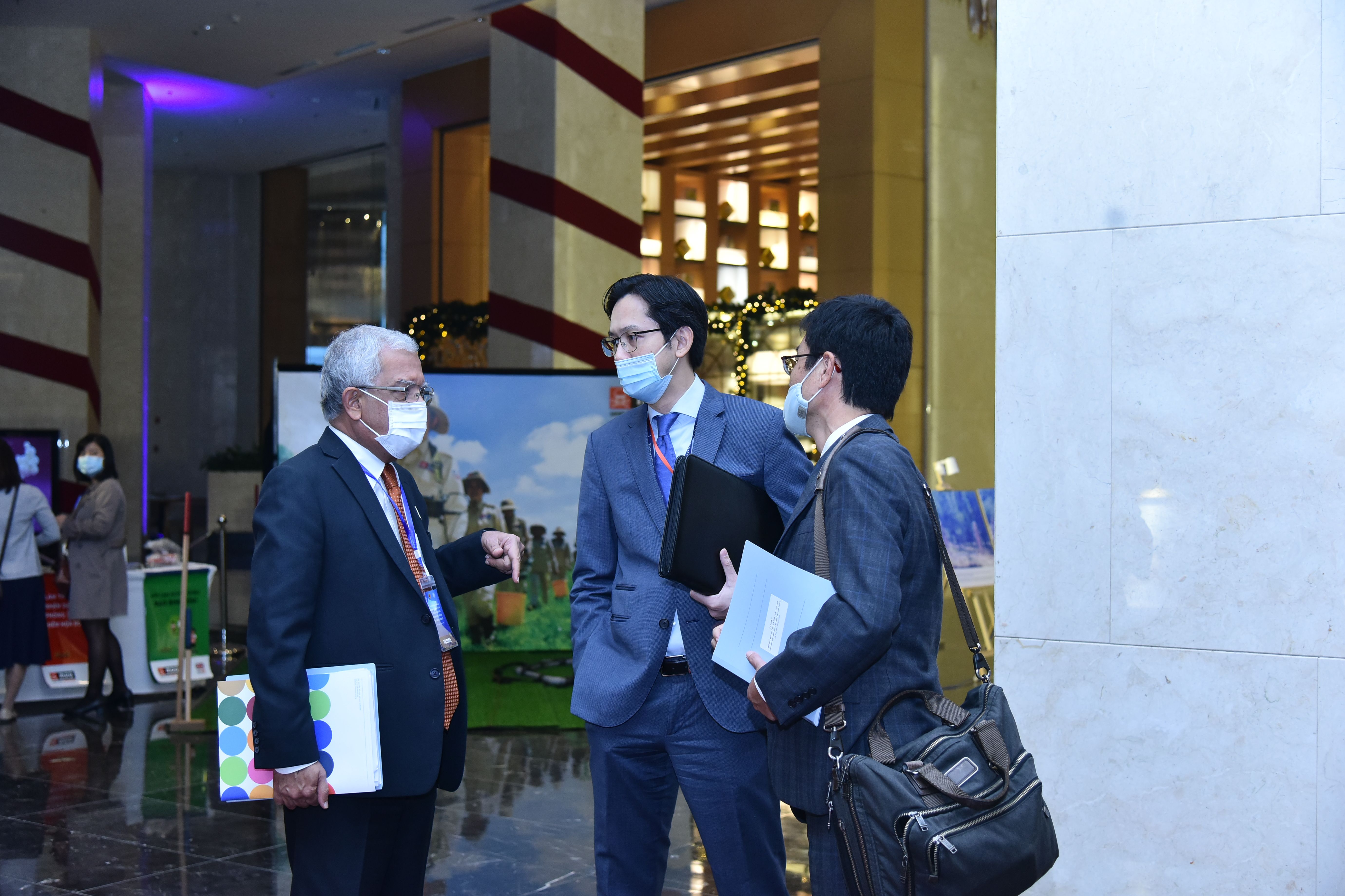 Những dấu ấn đặc biệt và câu chuyện tưởng xa mà…gần