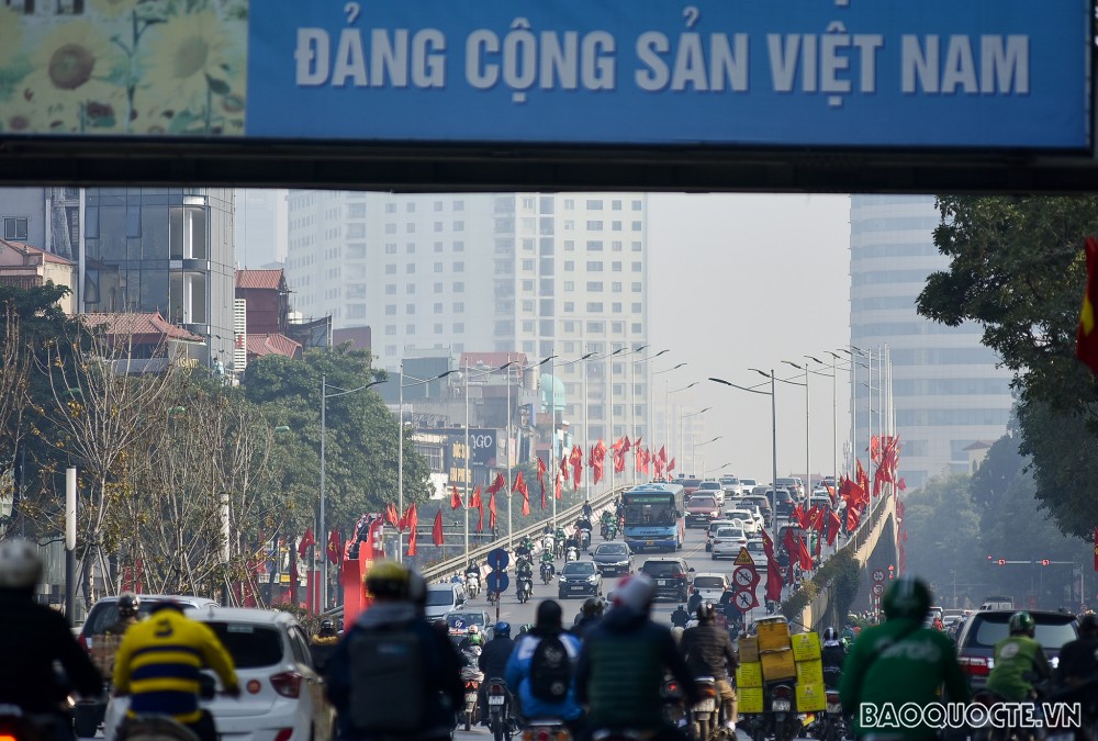 Đường phố Hà Nội rực rỡ những ngày cận Đại hội Đảng XIII