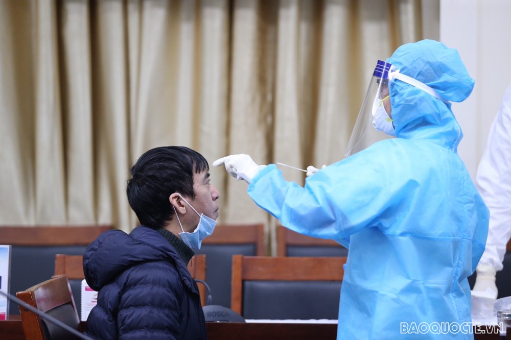 Đường phố Hà Nội rực rỡ những ngày cận Đại hội Đảng XIII