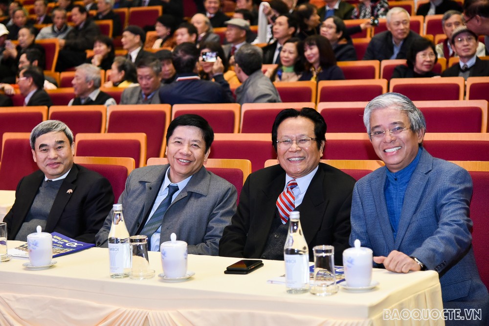 Phó Thủ tướng Phạm Bình Minh mừng thọ các cán bộ hưu trí Bộ Ngoại giao