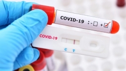 Omicron lan tràn, các nước vẫn giảm thời gian cách ly người nhiễm Covid-19, lý do là gì?
