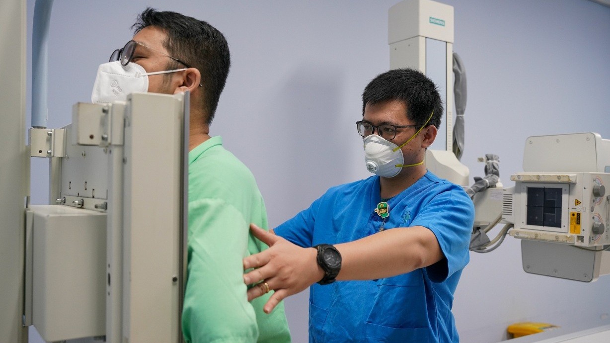 ai can kham hau covid19 va kham o dau