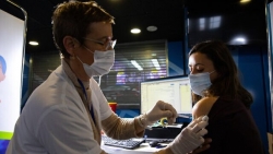 Israel tiêm vaccine mũi 4 cho nhóm dễ tổn thương trên 18 tuổi