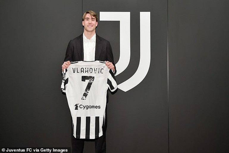 Juventus thông báo chiêu mộ thành công Dusan Vlahovic.