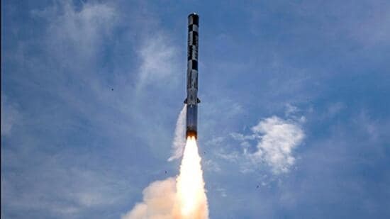 Philippines ký thỏa thuận mua tên lửa hành trình siêu thanh của Ấn Độ