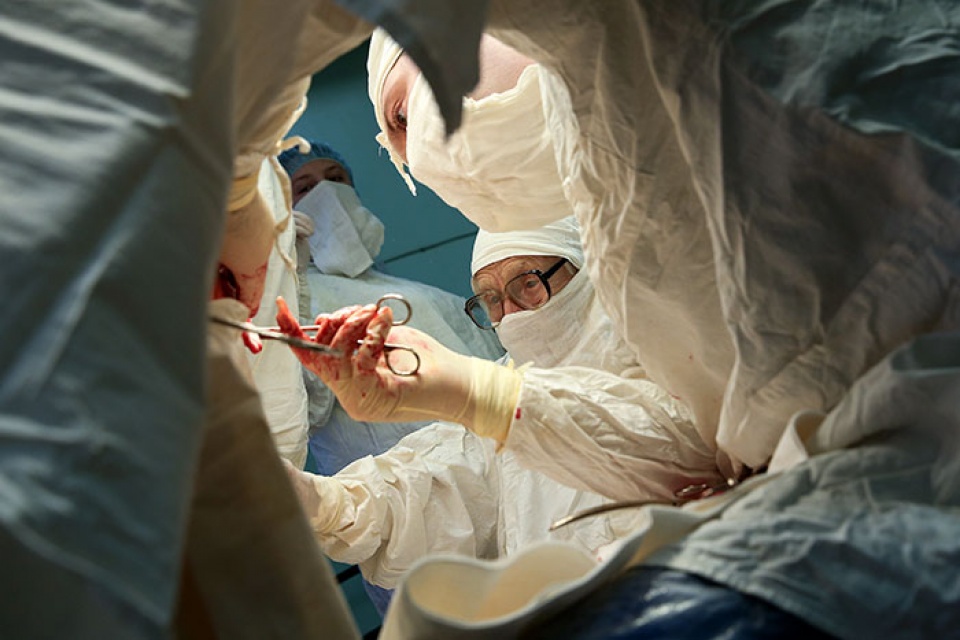 bac si phau thuat gia nhat the gioi