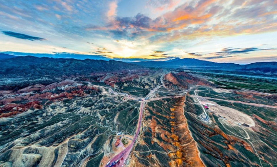 nin tho truoc nhung hinh anh dep den ngo ngang chup tu tren khong