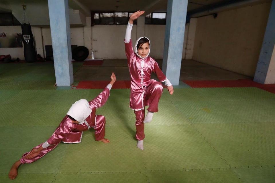 nhung co gai afghanistan luyen vo chong lai thanh kien