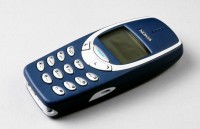 choang ngop voi nokia 3310 phong cach nga my gia 2500 usd