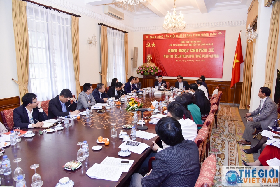 muon tro thanh nha ngoai giao gioi can phai hoc tap bac ho