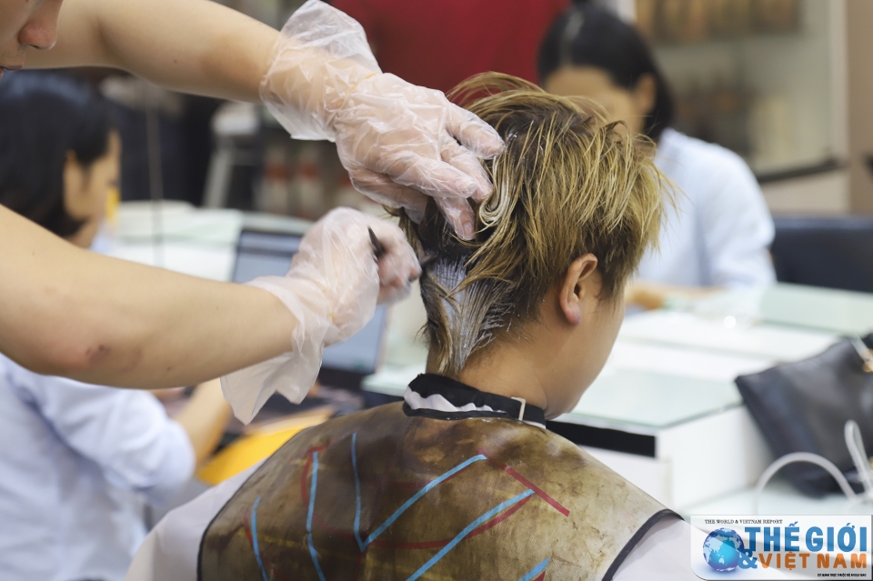 doc dao nhung phien ban toc tong thong trump va chu tich kim tai ha noi