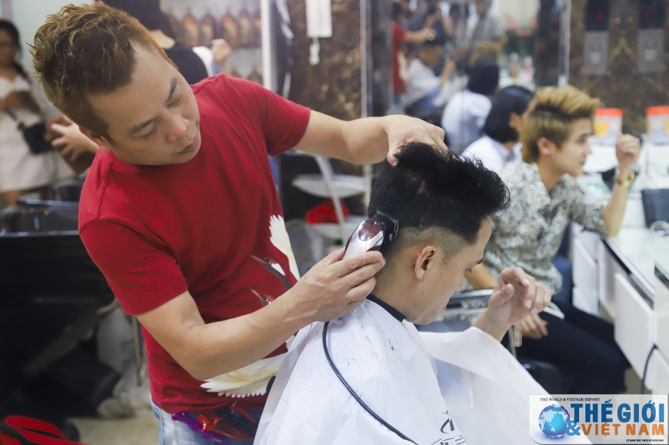 doc dao nhung phien ban toc tong thong trump va chu tich kim tai ha noi