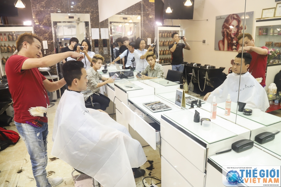 doc dao nhung phien ban toc tong thong trump va chu tich kim tai ha noi