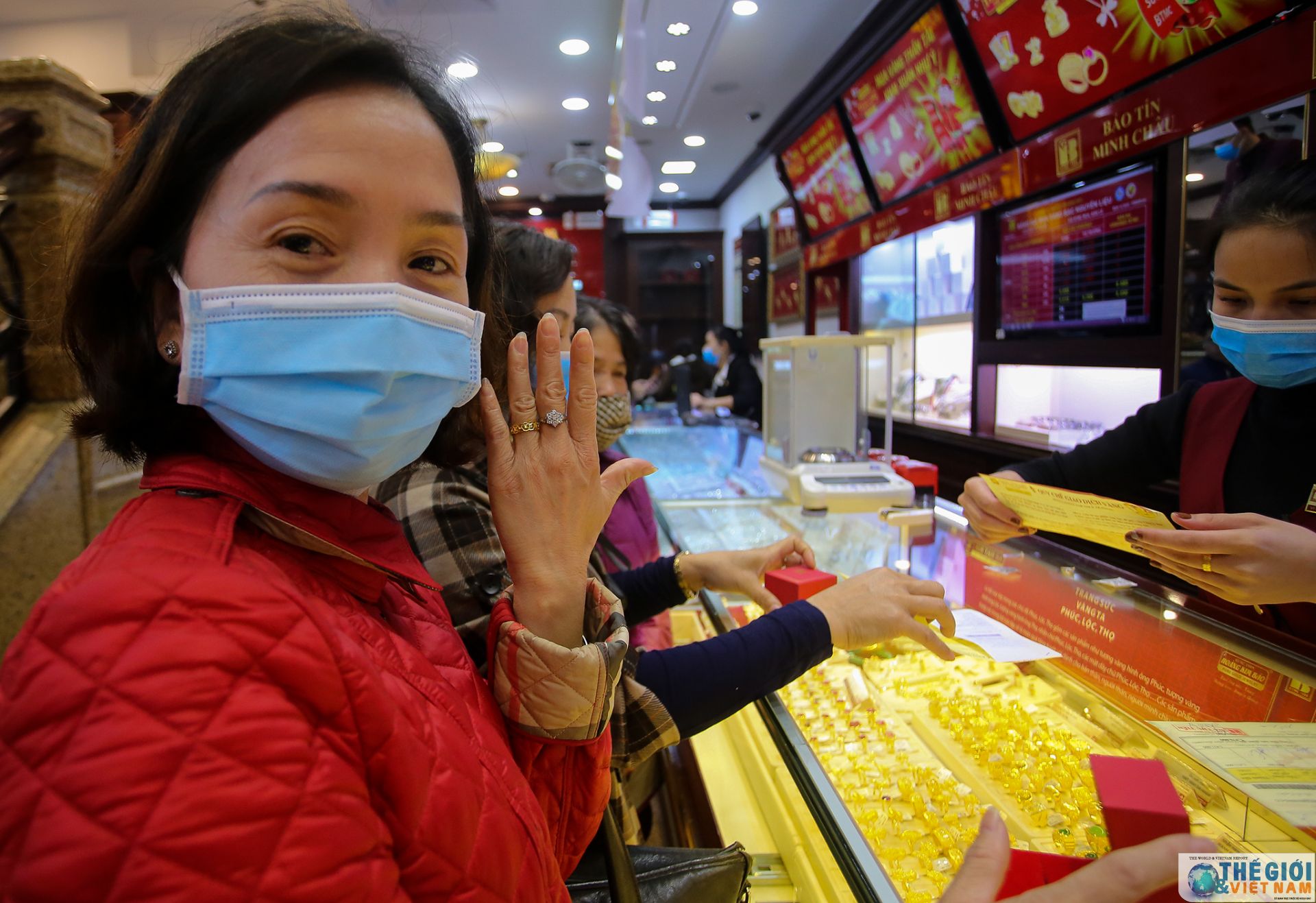 ngay via than tai nguoi dan ha noi deo khau trang mua vang do lo so virus corona