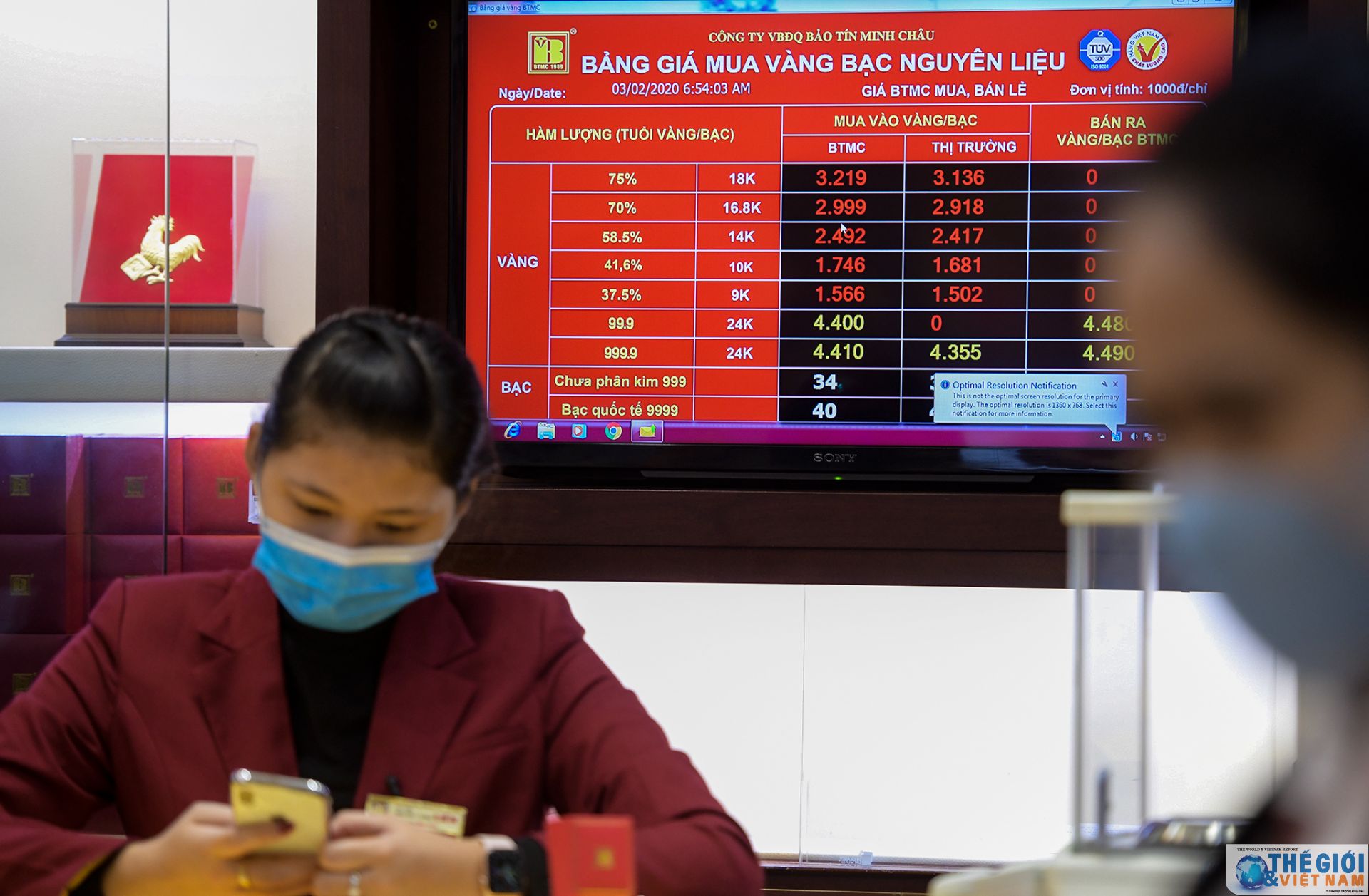 ngay via than tai nguoi dan ha noi deo khau trang mua vang do lo so virus corona