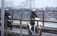 Không khí lạnh gây mưa rào và dông, nhiệt độ tại Hà Nội giảm sâu