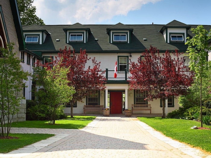 hoc phi 15 ngoi truong noi tru tren the gioi duoc cac hoang gia theo hoc dat co nao