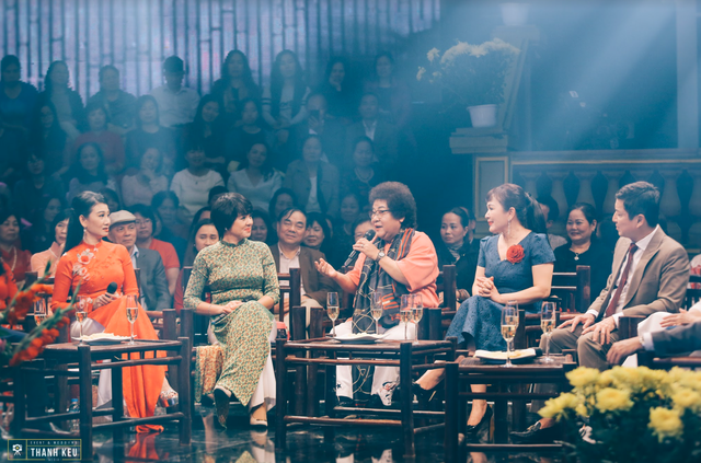 NSƯT Minh Vượng và NSND Minh Hòa cùng chia sẻ những kỷ niệm về cuộc đời diễn viên cùng những trải nghiệm trên mỗi bước đường nghệ thuật của mình.