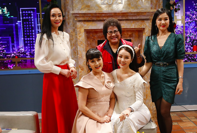 Các nghệ sĩ có mặt trong chương trình.