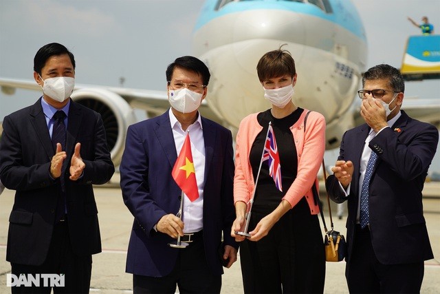 Theo Thứ trưởng Y tế Trương Quốc Cường, lô vắc xin đầu tiên có 117.600 liều. Vắc xin này đã được Tổ chức Y tế thế giới kiểm định và được sử dụng ở trên 50 nước, có hiệu quả tương đối cao, trên 80%.