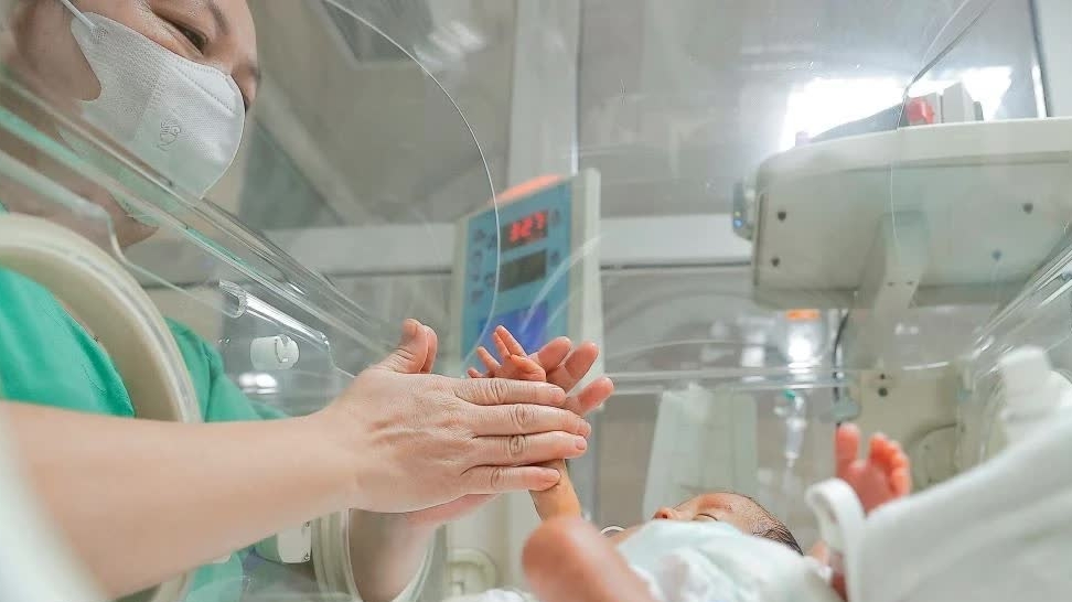 Chính sách hỗ trợ phụ nữ sinh đủ hai con trước 35 tuổi: Động lực phát triển bền vững