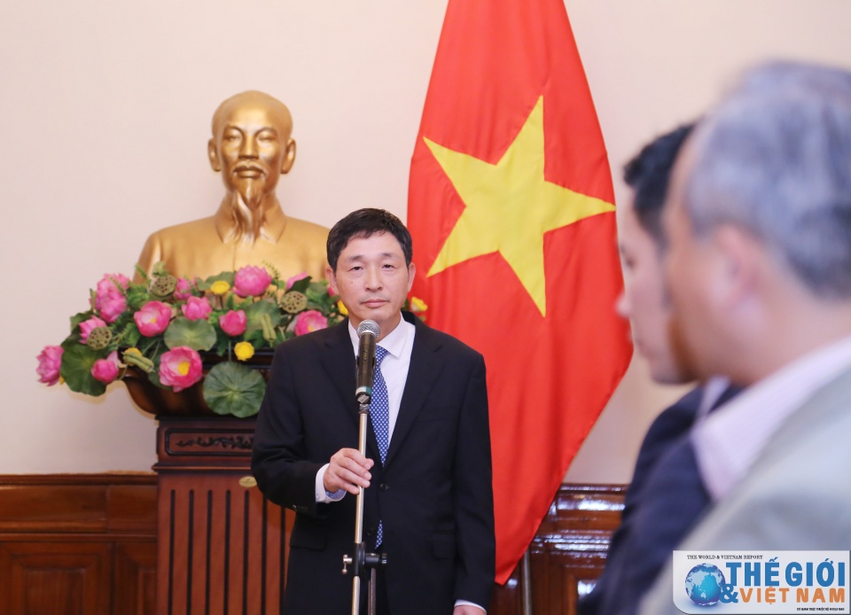 trao giay phep thanh lap van phong dai dien cho nhat bao hankook ilbo