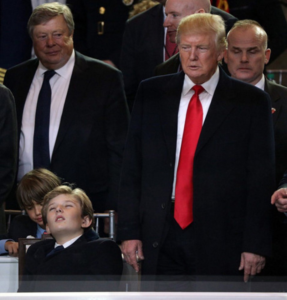 khoanh khac cac chinh tri gia boi roi truoc tre em